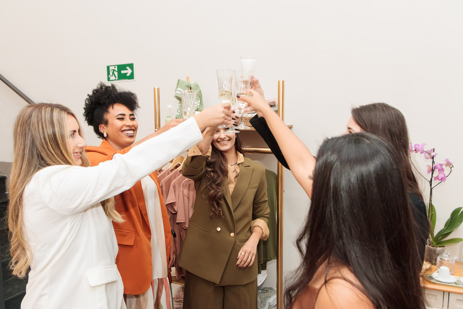 Equipe da Clínica DONE em momento de celebração